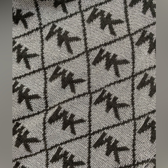 NWOT Michael Kors, reversible scarf to shade, gray & sparkling silver 65”L 10”W - Picture 5 of 6